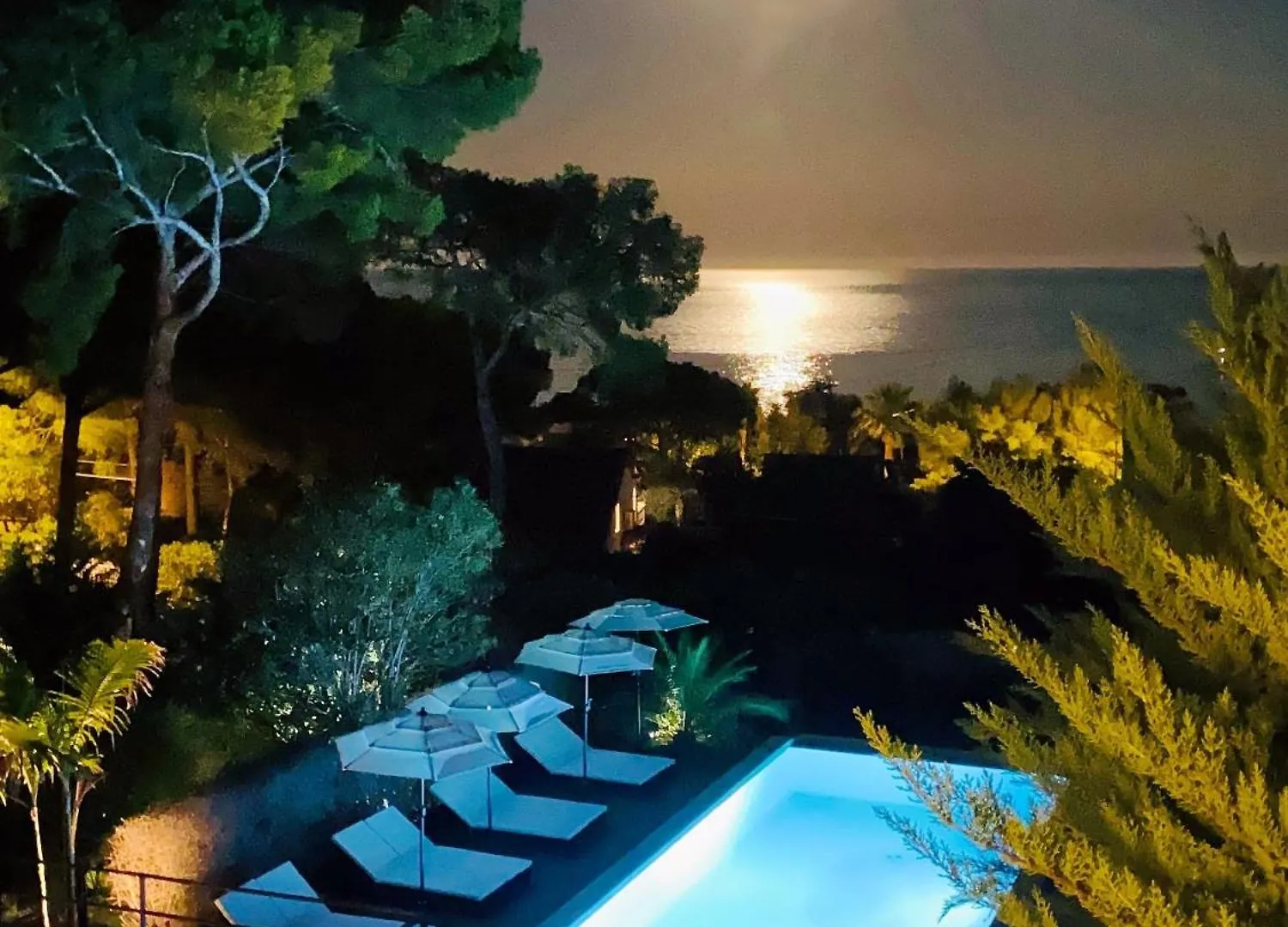 Villa Mediterranea 雷以桑布尔